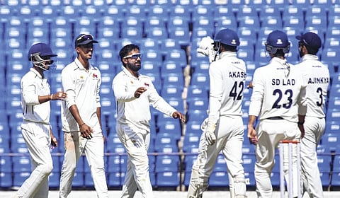 रणजी करंडक क्रिकेट स्पर्धा : मुलानीमुळे मुंबई अग्रस्थानी! हिमाचल प्रदेशवर एका डावाच्या फरकाने वर्चस्व; बोनस गुणाचीही कमाई