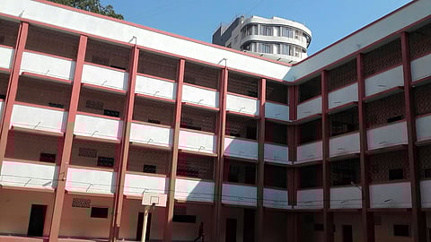 न्यू माहीम शाळेची पुनर्बांधणी आहे त्याच जागेवर होणार; बृहन्मुंबई महानगरपालिका प्रशासनाची स्पष्टोक्ती