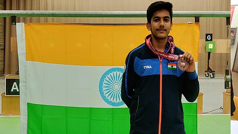 ऐश्वर्यचा विक्रमासह रौप्यवेध; जागतिक नेमबाजी स्पर्धेत इशा-सम्राट जोडीचीसुद्धा रौप्यपदकावर मोहोर