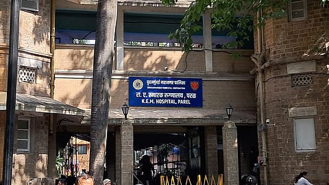 Mumbai : ‘केईएम’मधील औषधांचा तुटवडा दूर करणार; पालिका अधिकाऱ्यांची ग्वाही