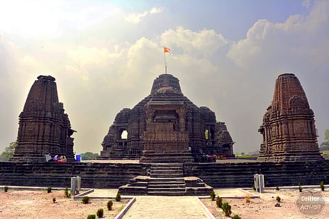 सिन्नरच्या शिवमंदिराचा ठेवा जपायचा कुणी?