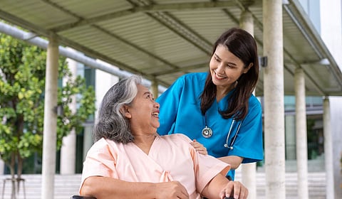 पगारी 'लेक' हवी! चीनमध्ये वृद्ध महिलेची नोकरीसाठी भावनिक ऑफर; एक फ्लॅटसह देणार 'इतका' पगार  