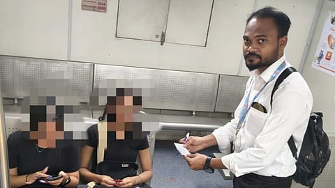 Mumbai : दाम्पत्याने बनवला एसी लोकलचा बनावट पास; मध्य रेल्वेकडून पती-पत्नीवर गुन्हा दाखल 