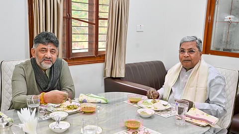 कर्नाटकमधील सत्तासंघर्ष तूर्त शांत; एकत्र ब्रेकफास्ट आणि पत्रकार परिषद; पक्षश्रेष्ठींच्या निर्णयाचा सन्मान करणारः सिद्धरामय्या, शिवकुमार यांची ग्वाही