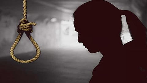 Mumbai : पोलीस कॉन्स्टेबलच्या गर्भवती पत्नीची आत्महत्या; पतीसह कुटुंबीयांविरोधात गुन्हा दाखल 