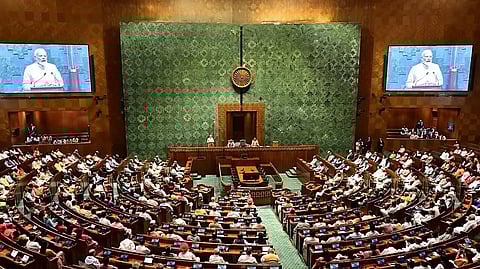 संसदेचे हिवाळी अधिवेशन वादळी ठरणार; ‘एसआयआर’वरील चर्चेवर विरोधक ठाम 