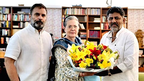 कर्नाटक मुख्यमंत्रीपदाबाबतचा निर्णय सोनिया गांधी घेणार