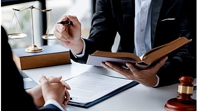 जनआंदोलकांच्या सहाय्यासाठी वकिली ‘नजर’!