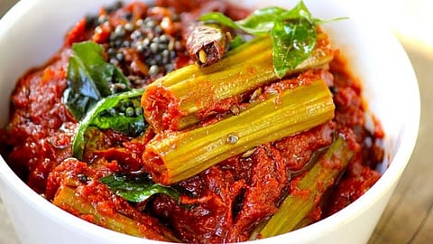 डायबिटीसवाल्यांसाठी बेस्ट! शेवग्याच्या शेंगांचं चटकदार लोणचं; १५ मिनिटांत रेडी... 