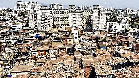 झोपडपट्टी मुक्तीसाठी समूह पुनर्विकासाचा पर्याय   