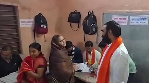 मतदान गोपनीयतेचा भंग; शिंदेंचे आमदार संतोष बांगर यांच्यावर गुन्हा दाखल; फडणवीसांनीही झापले 