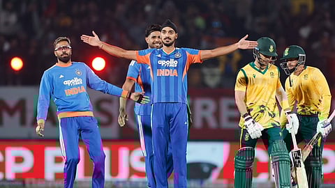 भारताची मालिकेत आघाडी; गोलंदाजांमुळे तिसऱ्या सामन्यात दक्षिण आफ्रिकेवर ७ गडी राखून विजय