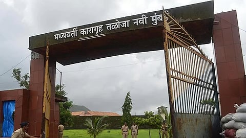 तळोजा तुरुंगातून दररोज किती कैद्यांना कोर्टात हजर केले जाते? हायकोर्टाने तुरुंग प्रशासनाकडून तपशील मागवला
