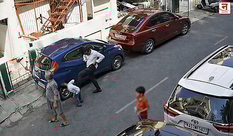 शेजाऱ्याने ५ वर्षांच्या चिमुकल्याला 'फुटबॉल'सारखं तुडवलं; धक्कादायक CCTV Video व्हायरल, गुन्हा दाखल