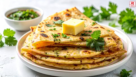 'आज डब्यात काय?' चा प्रश्न मिटला! १० मिनिटांत तयार होणारा कांदा-कोथिंबीर पराठा