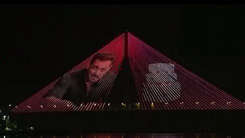 सलमानच्या वाढदिवसाला जमले बॉलिवूड तारांगण; वांद्रे-वरळी सीलिंक झळाळला; पनवेल फार्महाऊसवर सेलिब्रिटींची मांदियाळी