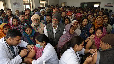 तेराव्याच्या जेवणातील रायता खाणं पडलं महागात; रेबीजच्या भीतीने गावकरी रुग्णालयात, नेमकं काय घडलं?
