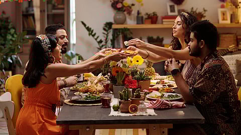 ३१ डिसेंबरचं सेलिब्रेशन घरी करताय? रात्रीच्या जेवणात करा काहीतरी स्पेशल; 'ही' घ्या मेन्यू लिस्ट