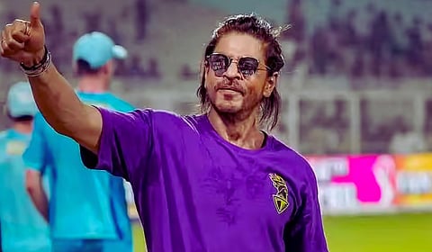 KKR मध्ये बांगलादेशी खेळाडूला घेतले; शाहरुख खानवर टीकेची झोड, "जीभ छाटेल त्याला...