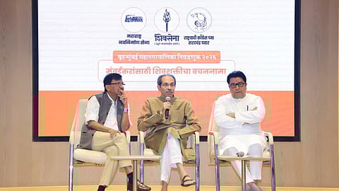 कंत्राटदारांचे बूट चाटायला पालिकेच्या ठेवी नसतात! उद्धव ठाकरेंचे फडणवीस यांना जोरदार प्रत्युत्तर