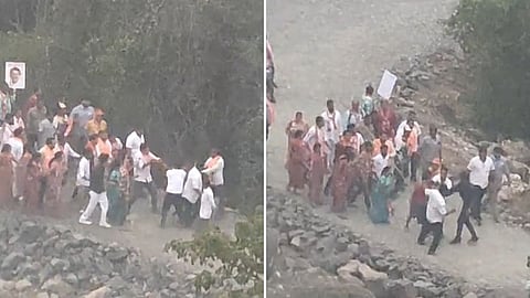 Mumbai : घरात प्रचाराला विरोध केल्याचा राग; शिंदेंच्या कार्यकर्त्यांनी दहिसरमध्ये दोघांना लाथाबुक्क्यांनी तुडवलं, बेदम मारहाणीचा Video व्हायरल