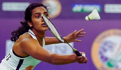 मलेशिया ओपन बॅडमिंटन स्पर्धा : सिंधू उपांत्यपूर्व फेरीत; लक्ष्यचे आव्हान संपुष्टात