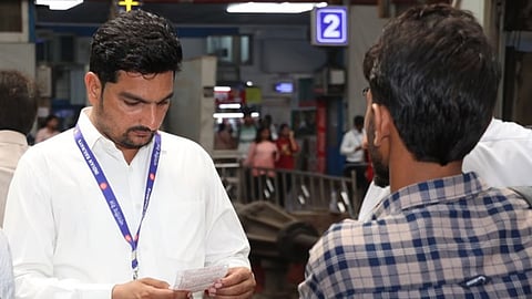 Mumbai : मध्य रेल्वेवर फुकट्या प्रवाशांत वाढ; गेल्या वर्षीच्या तुलनेत १० टक्क्यांनी संख्या वाढली