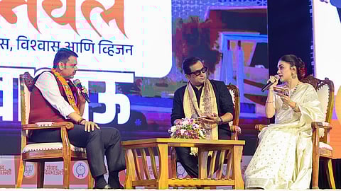 ग्लॅमरचा पडदा, राजकीय अजेंडा हा मुलाखतींचा नवा 'पॅटर्न