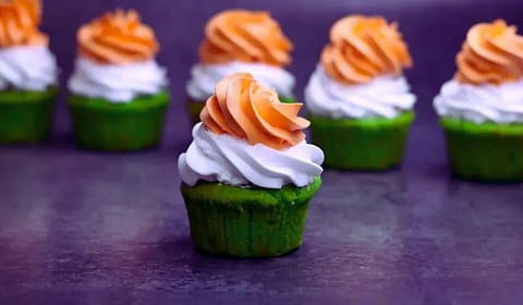 Republic Day : २६ जानेवारीसाठी खास तिरंगा कपकेक; जाणून घ्या सोपी आणि झटपट रेसिपी 