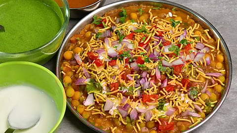 चटपटीत काहीतरी हवंय? ट्राय करा 'ही' झटपट रगडा चाट रेसिपी; फक्त २० मिनिटांत तयार!