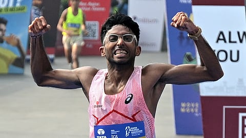 Mumbai : बोरिवलीच्या कार्तिकची मॅरेथॉनद्वारे जगभरात क्रांती