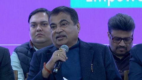 जुन्या पिढीने बाजूला होऊन नवीन पिढीकडे जबाबदारी द्यावी; केंद्रीय मंत्री नितीन गडकरी यांचे मत