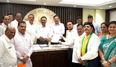 Navi Mumbai :पालिकेच्या भाजप गटनेतेपदी सागर नाईक; ६६ नगरसेवकांची कोकण भवनात नोंदणी