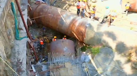 मेट्रो लाइन '७ ए'ला मोठी चालना ; २४०० मिमी अपर वैतरणा जलवाहिनी वळवण्याचे काम पूर्ण