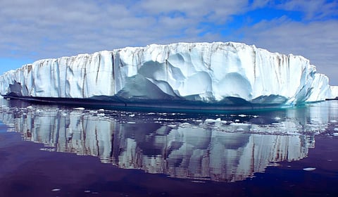 सागरात हिमशिखरे!