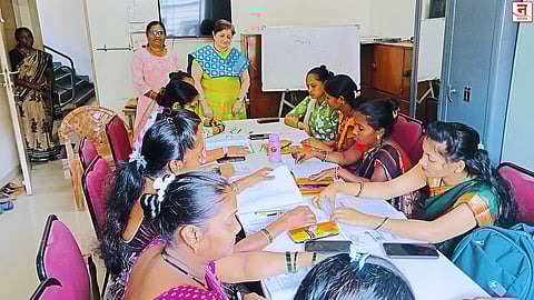 Navi Mumbai : कचऱ्यातून उजळणार नशिबाचे अक्षर; १३ रणरागिणींची शिक्षणाकडे झेप!