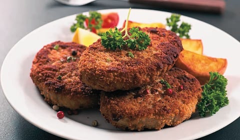 संध्याकाळच्या नाश्त्यासाठी काय बनवायचं? ट्राय करा झटपट पोहा कटलेट