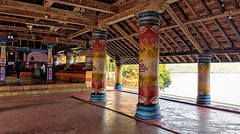 संध्येच्या प्रकाशातलं धामापूर