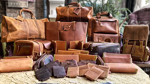 Leather Products for Women : हँडबॅग ते फुटवेअर! महिलांसाठी लेदरच्या कोणत्या वस्तू उपयुक्त? 