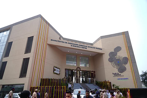 भारतातल्या पहिल्या ‘भारतरत्न डॉ. बाबासाहेब आंबेडकर ॲॅडव्होकेट ट्रेनिंग अँड रिसर्च सेंटर’चे मुख्यमंत्र्यांच्या हस्ते लोकार्पण 