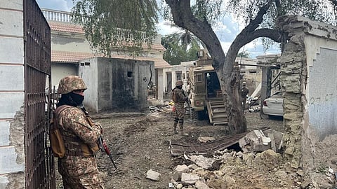 पाकिस्तानच्या बलुचिस्तानमध्ये 'बीएलए'चा एकाचवेळी १२ शहरांवर हल्ला; पोलीस ठाण्यांसह सरकारी कार्यालयांवर कब्जा!