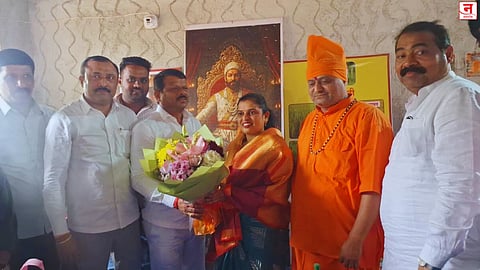 हर्षाली चौधरी कुंभेश्वर देवदर्शनाला; महापौरपदाची सूत्रे हाती घेण्यापूर्वी देवाकडे प्रार्थना 