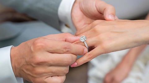 Valentine's Week : प्रेम व्यक्त करण्याचा योग्य दिवस! होकार मिळवायचा असेल तर Propose Dayला करा 'या' टिप्स फॉलो 