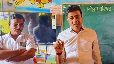 वीज नसलेल्या शाळेत ‘डिजिटल शिक्षणा’चा गाजावाजा; शहापूर तालुक्यातील खरम्याचा 
पाडा येथील झेडपी शाळेची वर्षभर उपेक्षा