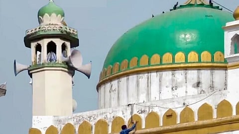 ध्वनिप्रदूषणाला धर्माचा रंग कशाला ?