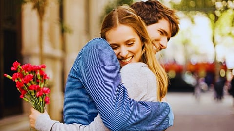 Valentine’s Week : नातं अधिक घट्ट करणारा Hug Day; मिठी मारल्याने नक्की काय होतं?