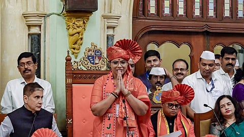 रितू तावडे मुंबईच्या महापौरपदी विराजमान; संजय घाडी यांनी उपमहापौरपदाची सूत्रे स्वीकारली