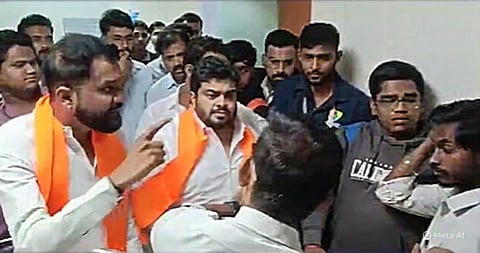 गावठी भाषा, मॅनर्सलेस लोक...म्हणत मराठीचा अपमान करणाऱ्या PhysicsWallah च्या शिक्षकाला मनसेने दिला चोप, Video व्हायरल