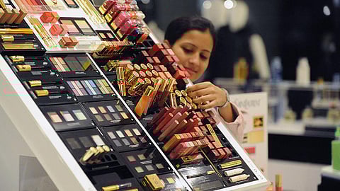 ग्लो हवाय? मग कॉस्मेटिक निवडताना 'ही' बेसिक चेकलिस्ट लक्षात ठेवा