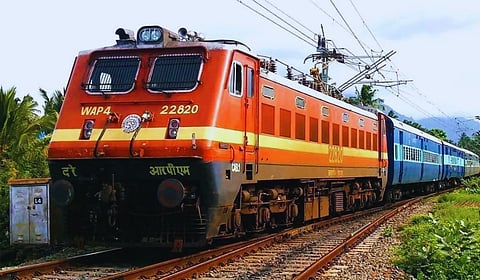 मध्य रेल्वे २४ विशेष रेल्वे सेवा चालवणार; मुंबई ते नागपूर, पुणे ते नागपूरदरम्यान धावणार 